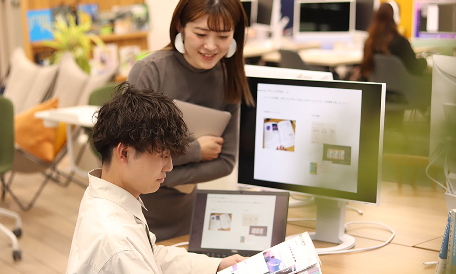 海中の谷を漂う人物を描いた 3DCG 作品